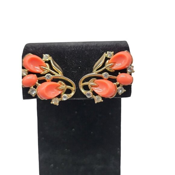 CROWN TRIFARI Clip on Earrings Coral Mold Thermoset 1956 Pebble Beach Collection - Picture 2 of 16